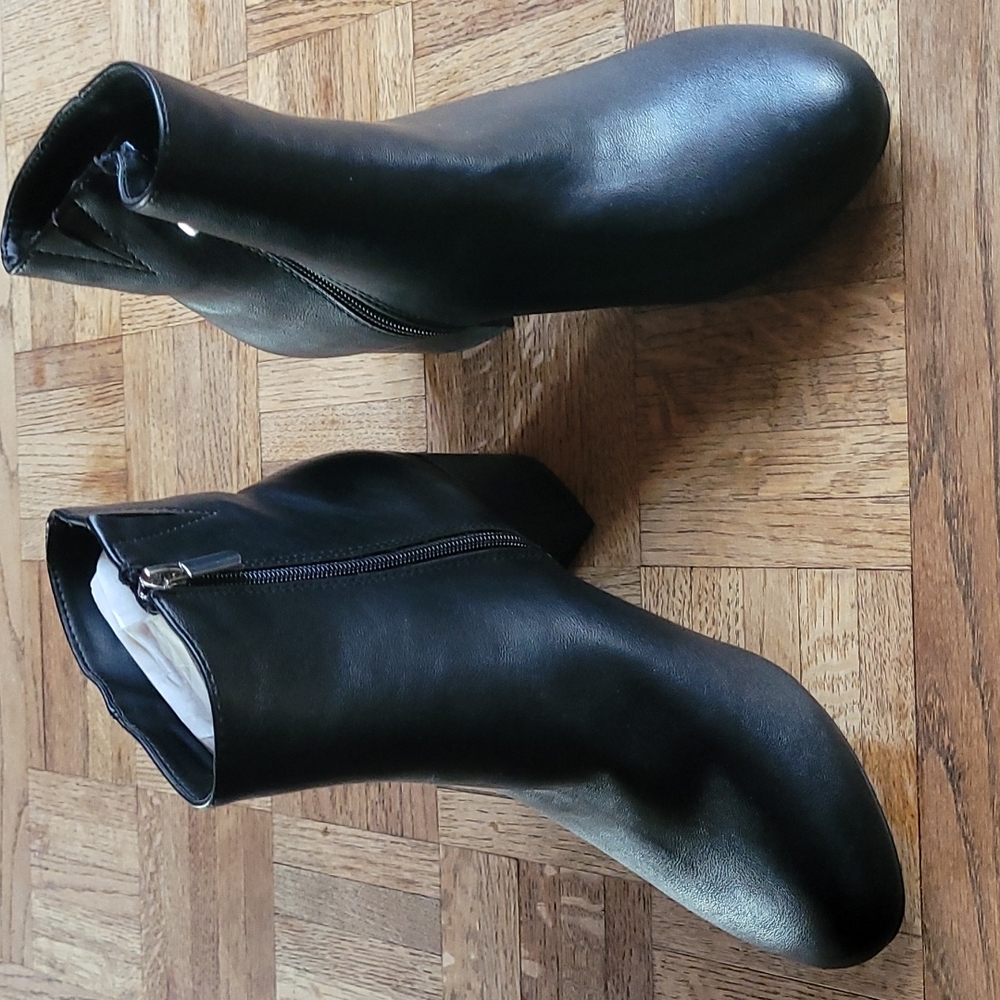 Brand new Never worn Torrid black booties size 9 wide